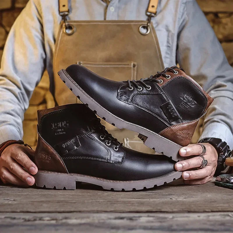 IZAN - Elegantes Botas de Hombre de Piel Sintética de Estilo Clásico